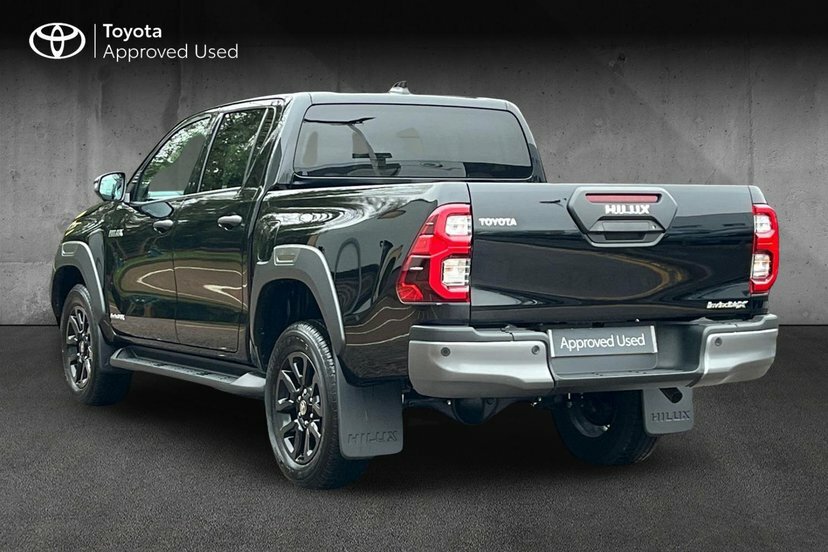 Toyota HILUX 2.8 D-4d-h Invincible X Pickup Hybrid A GD75CRU Black #3