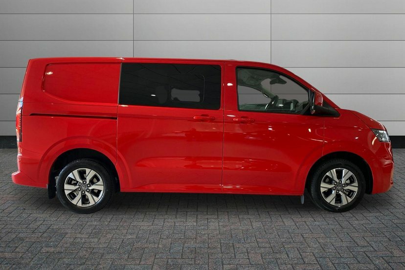 Volkswagen E-Transporter T32 65Kwh Commerce Pro Kombi Double Cab Electr LN26VDG Red #4