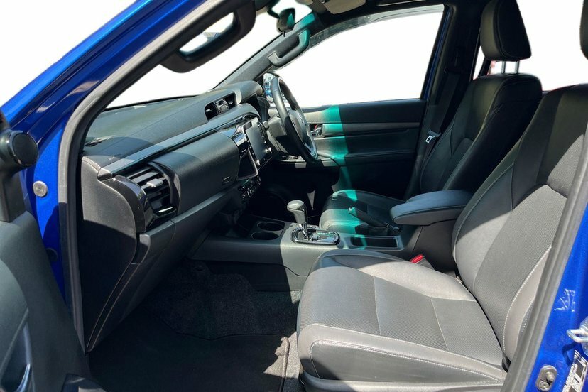 Toyota HILUX 2.8 D-4d Invincible X Pickup Double Cab WG21AYO Blue #2