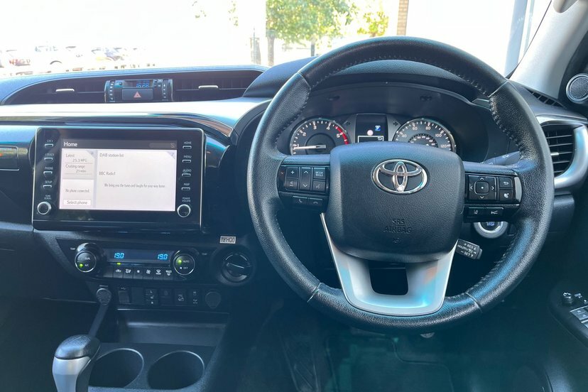 Toyota HILUX Pickup Black #27