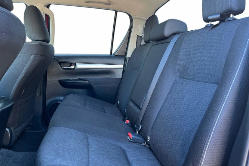 Toyota HILUX Pickup Black #10
