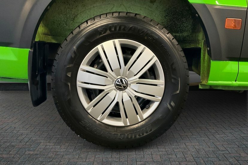 Volkswagen Crafter 2.0 Tdi Cr35 Commerce Plus Panel Van Au FY75VMP Green #5