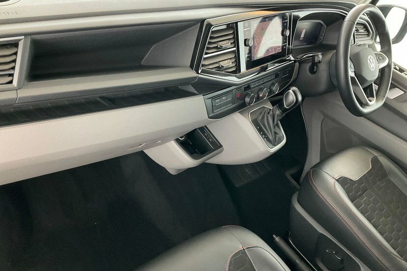 Volkswagen Transporter Sportline 2.0 Bitdi T32 Sportline Kombi Double Cab Diese Black #2