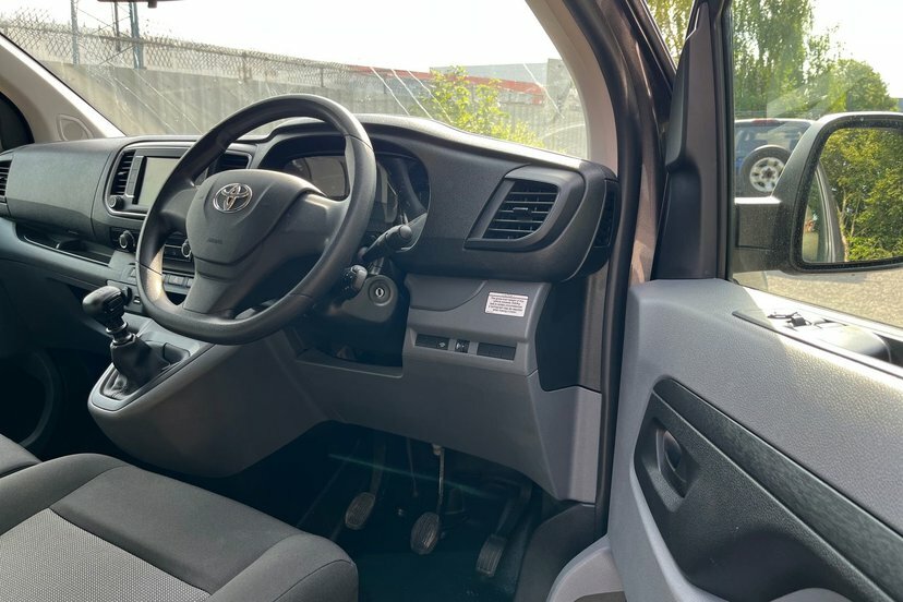 Toyota PROACE 75Kwh Icon 136Ps Mwb With 1 Owner, A White #11