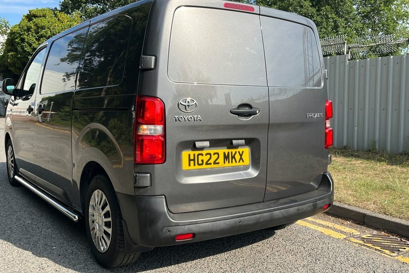 Toyota PROACE 75Kwh Icon 136Ps Mwb With 1 Owner, A White #19