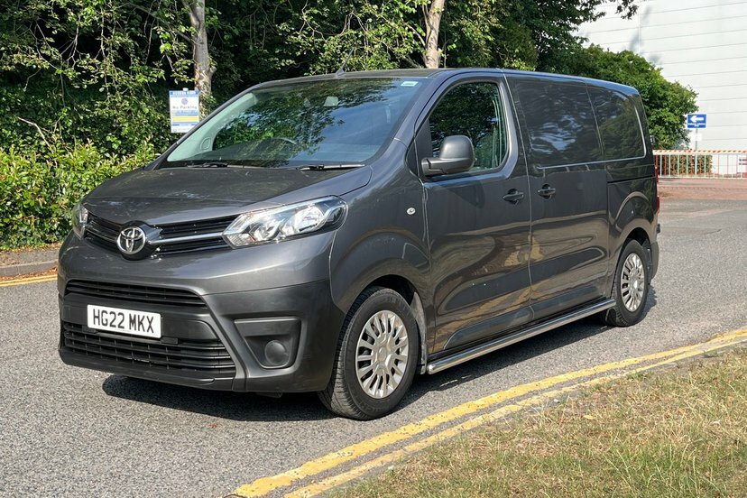 Toyota PROACE 75Kwh Icon 136Ps Mwb With 1 Owner, A White #17