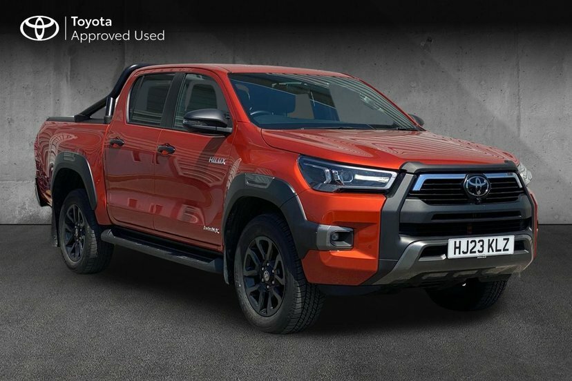 Toyota HILUX 2.8 D-4d Invincible X Pickup Double Cab Orange