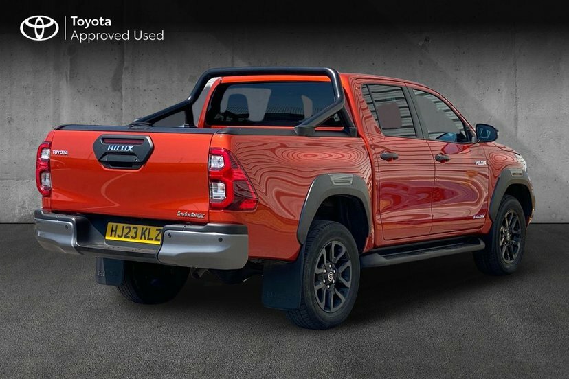 Toyota HILUX 2.8 D-4d Invincible X Pickup Double Cab Orange #2