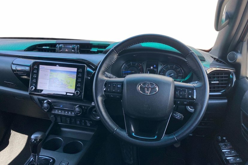 Toyota HILUX 2.8 D-4d Invincible X Pickup Double Cab Orange #6