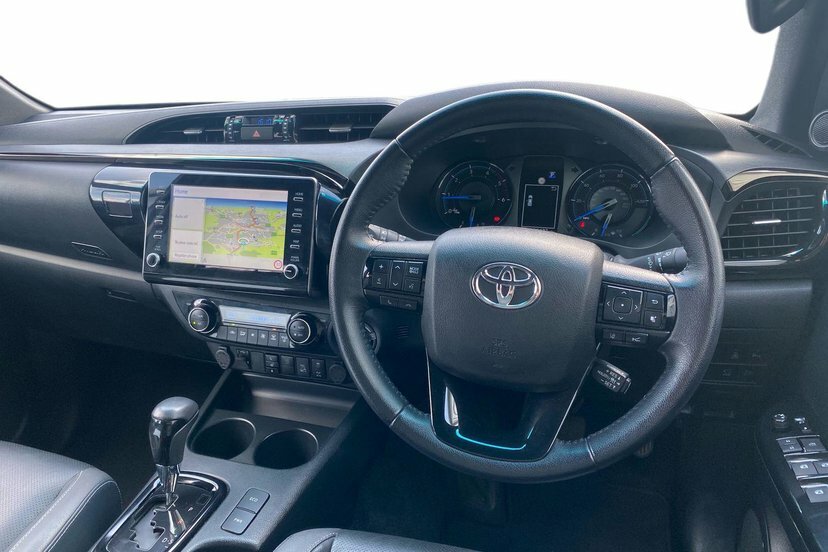 Toyota HILUX 2.8 D-4d Invincible X Pickup Double Cab Brown #6