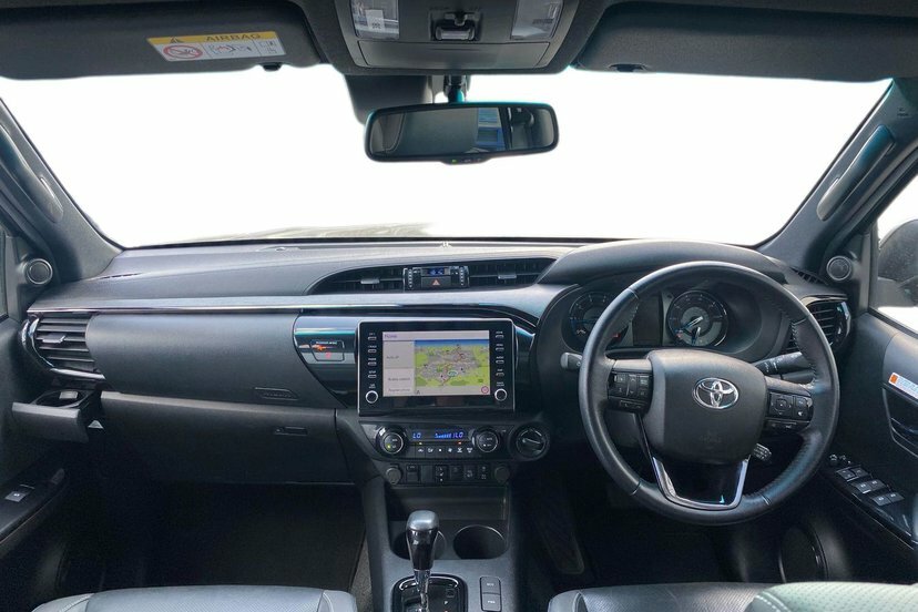 Toyota HILUX 2.8 D-4d Invincible X Pickup Double Cab Brown #5