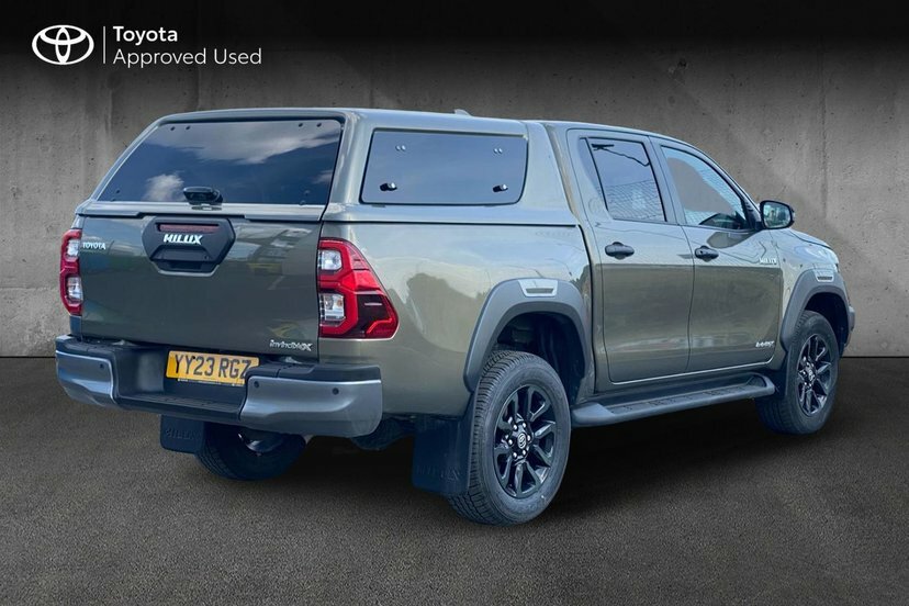 Toyota HILUX 2.8 D-4d Invincible X Pickup Double Cab Brown #2
