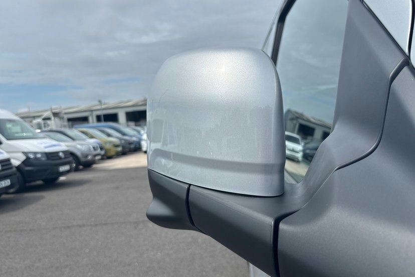 Volkswagen E-Transporter T32 Panel Van Commerce Pro Swb 218 Ps 65 Kwh Elect Grey #12