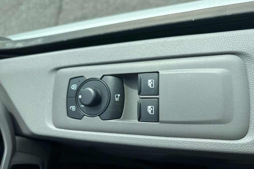 Volkswagen E-Transporter T32 Panel Van Commerce Pro Swb 218 Ps 65 Kwh Elect Grey #25