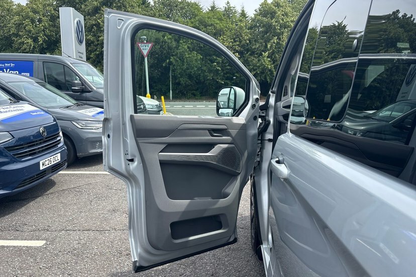 Volkswagen E-Transporter T32 Panel Van Commerce Pro Swb 218 Ps 65 Kwh Elect Grey #16