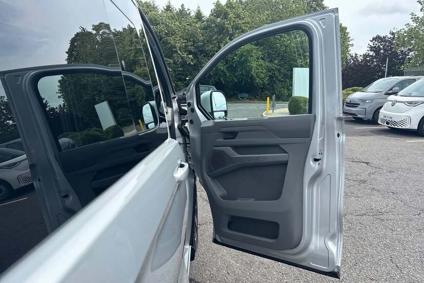 Volkswagen E-Transporter T32 Panel Van Commerce Pro Swb 218 Ps 65 Kwh Elect Grey #14