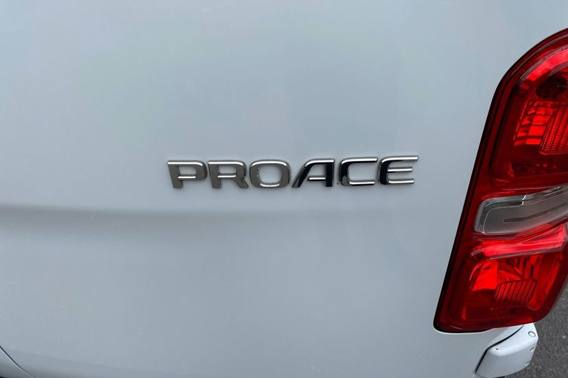 Toyota PROACE 2.0D Design Medium Panel Van Mwb Euro 6 6Dr White #18