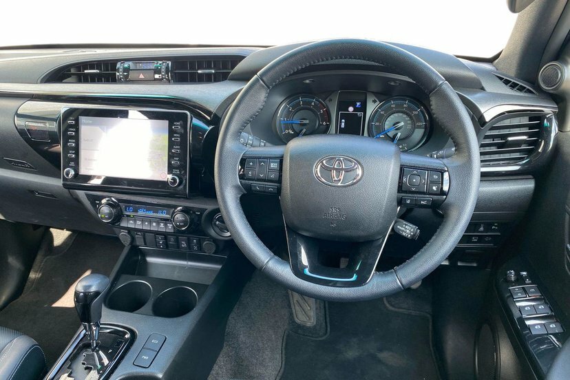 Toyota HILUX 2.8 D-4d Invincible X Pickup Double Cab Silver #6