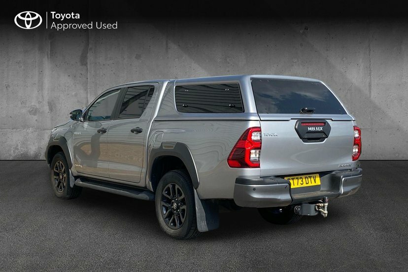 Toyota HILUX 2.8 D-4d Invincible X Pickup Double Cab Silver #4