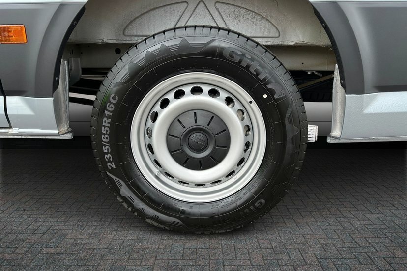 Volkswagen Crafter 2.0 Tdi Cr35 Commerce Plus Rwd Mwb High Roof Silver #5