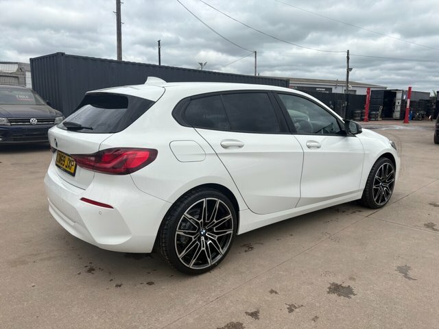 BMW 1 Series 116D Se Hatchback OW69JXP White #2