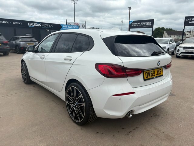 BMW 1 Series 116D Se Hatchback OW69JXP White #4