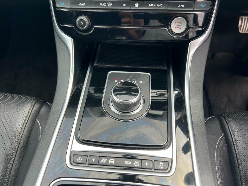 Jaguar XE 2L Prestige White #28