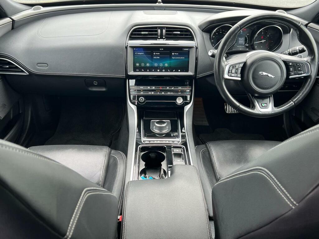 Jaguar XE 2L Prestige White #12