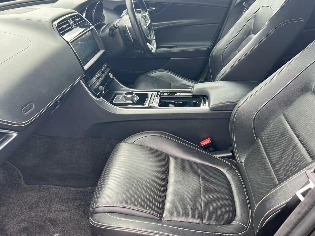 Jaguar XE 2L Prestige White #15