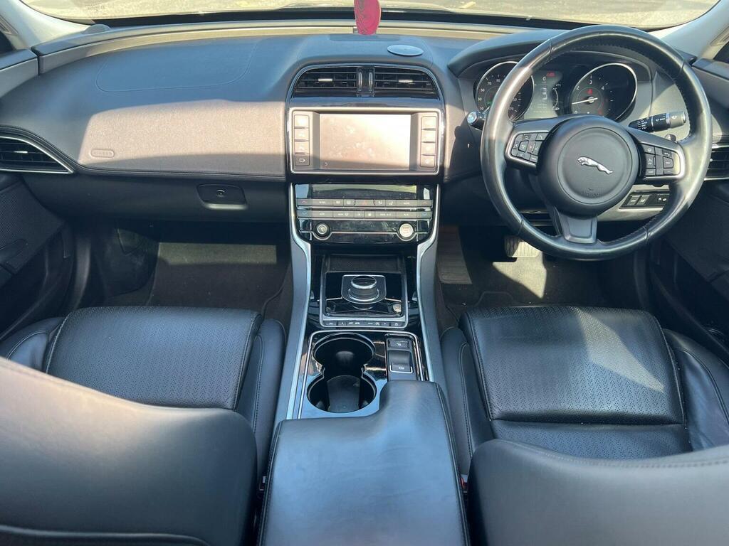 Jaguar XE R-sport Black #10
