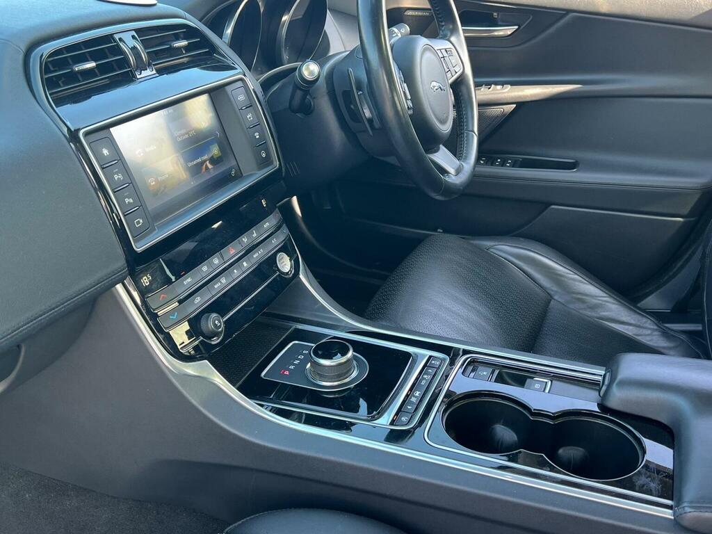 Jaguar XE R-sport Black #13
