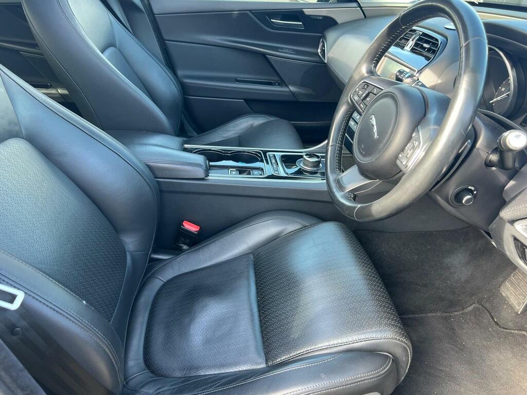 Jaguar XE R-sport Black #16