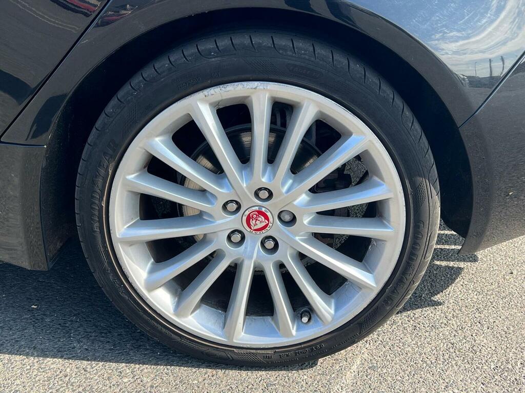 Jaguar XE R-sport Black #40