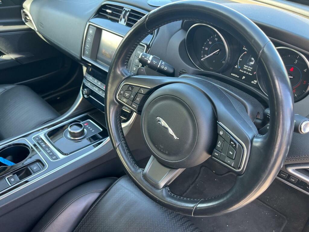 Jaguar XE R-sport Black #12