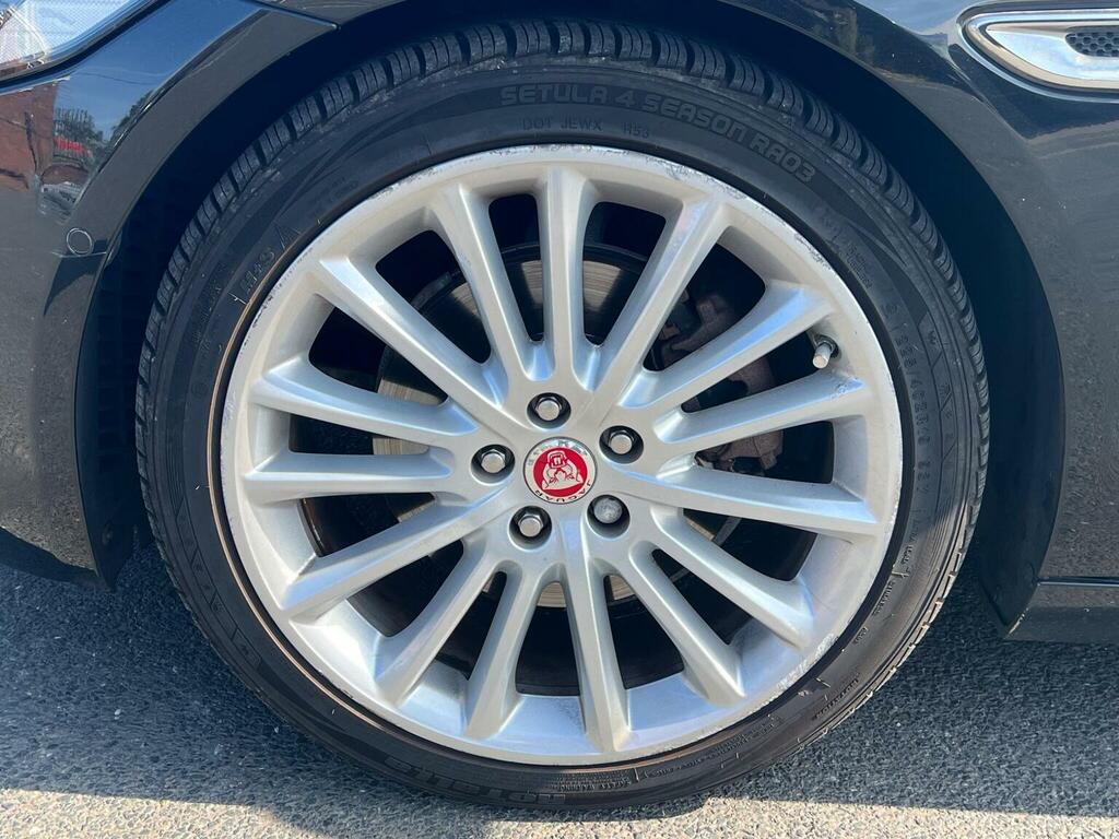 Jaguar XE R-sport Black #41