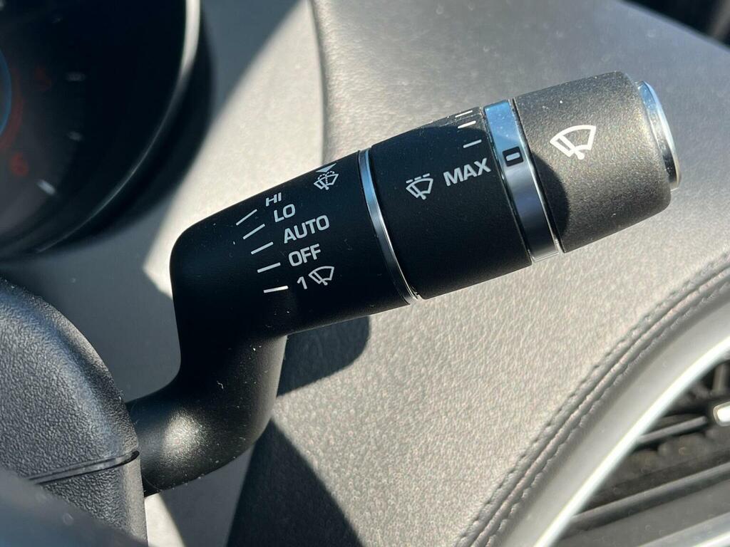Jaguar XE R-sport Black #31