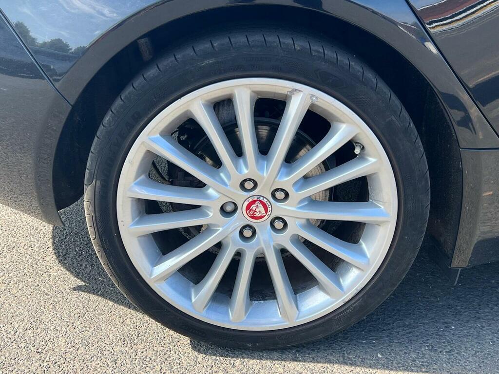 Jaguar XE R-sport Black #39