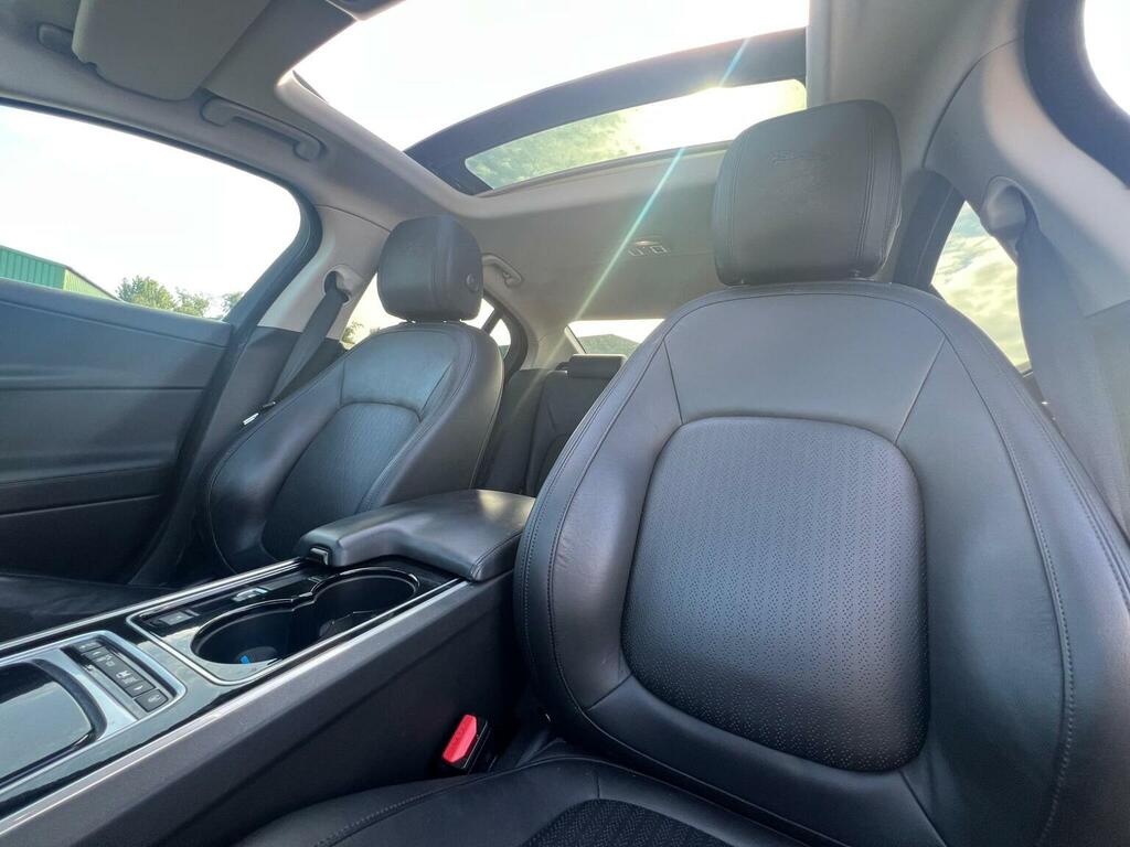 Jaguar XE R-sport Black #14