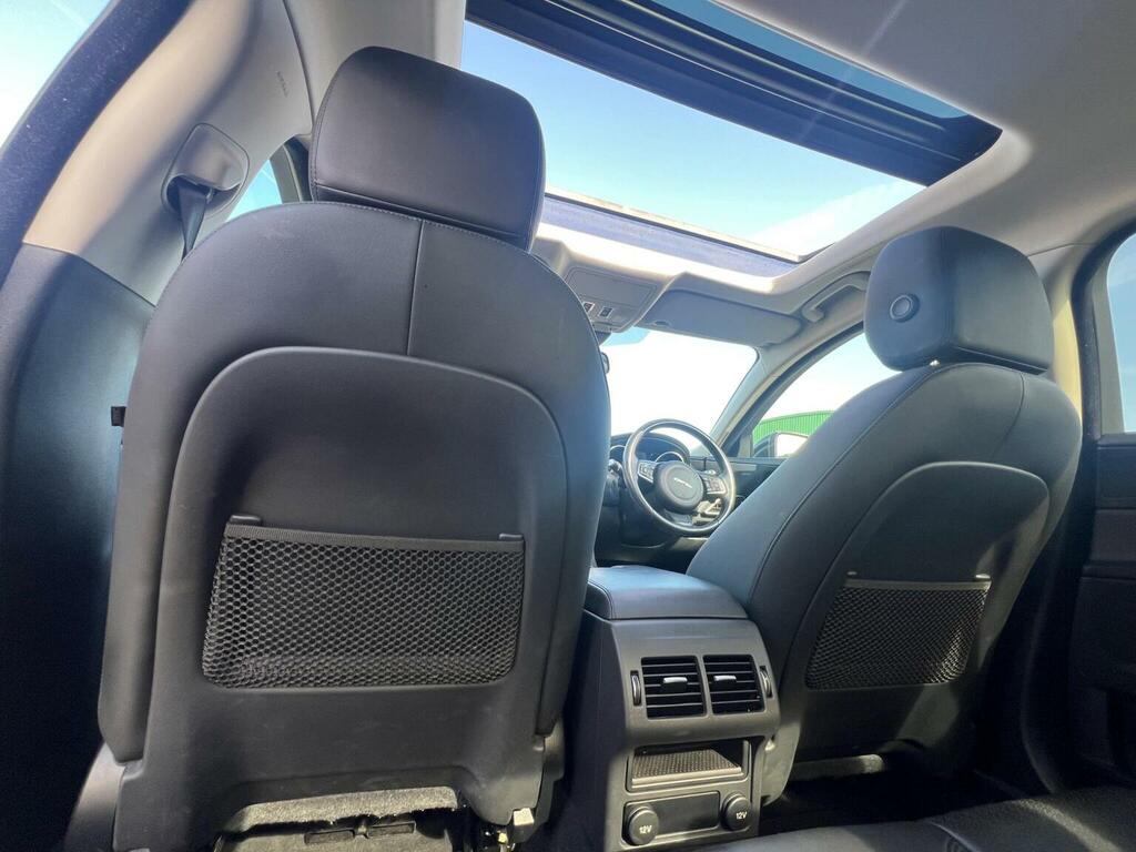 Jaguar XE R-sport Black #17