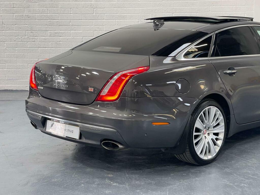 Jaguar XJ Saloon Black #61