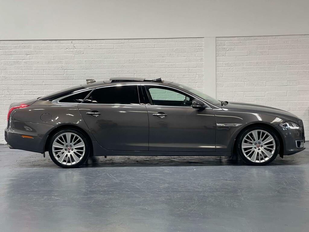 Jaguar XJ Saloon Black #7