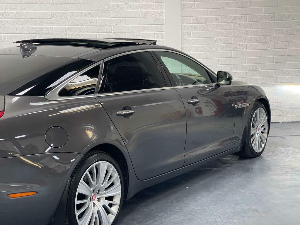 Jaguar XJ Saloon Black #62