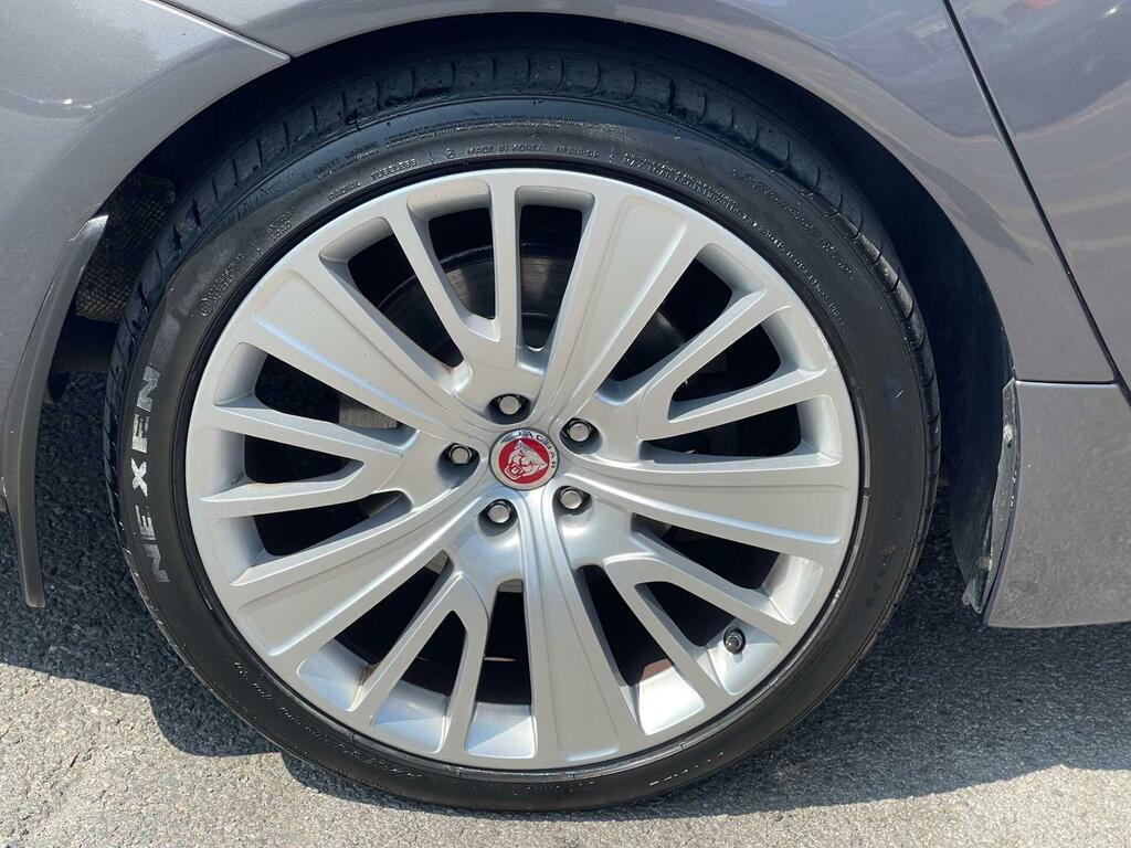 Jaguar XJ Saloon Black #90