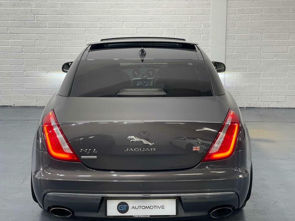 Jaguar XJ Saloon Black #75