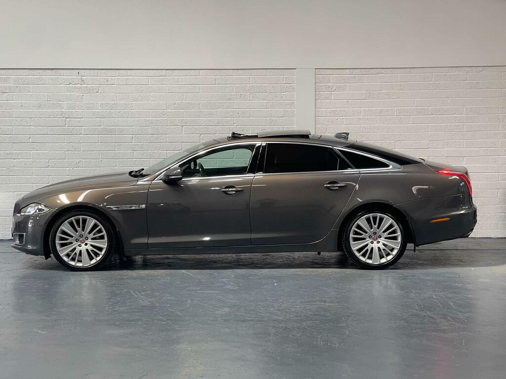 Jaguar XJ Saloon Black #8