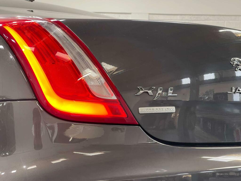 Jaguar XJ Saloon Black #65