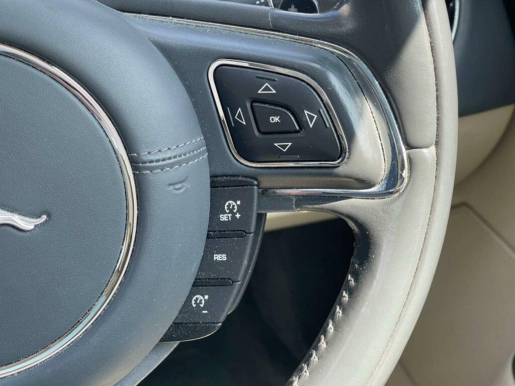 Jaguar XJ Saloon Black #32