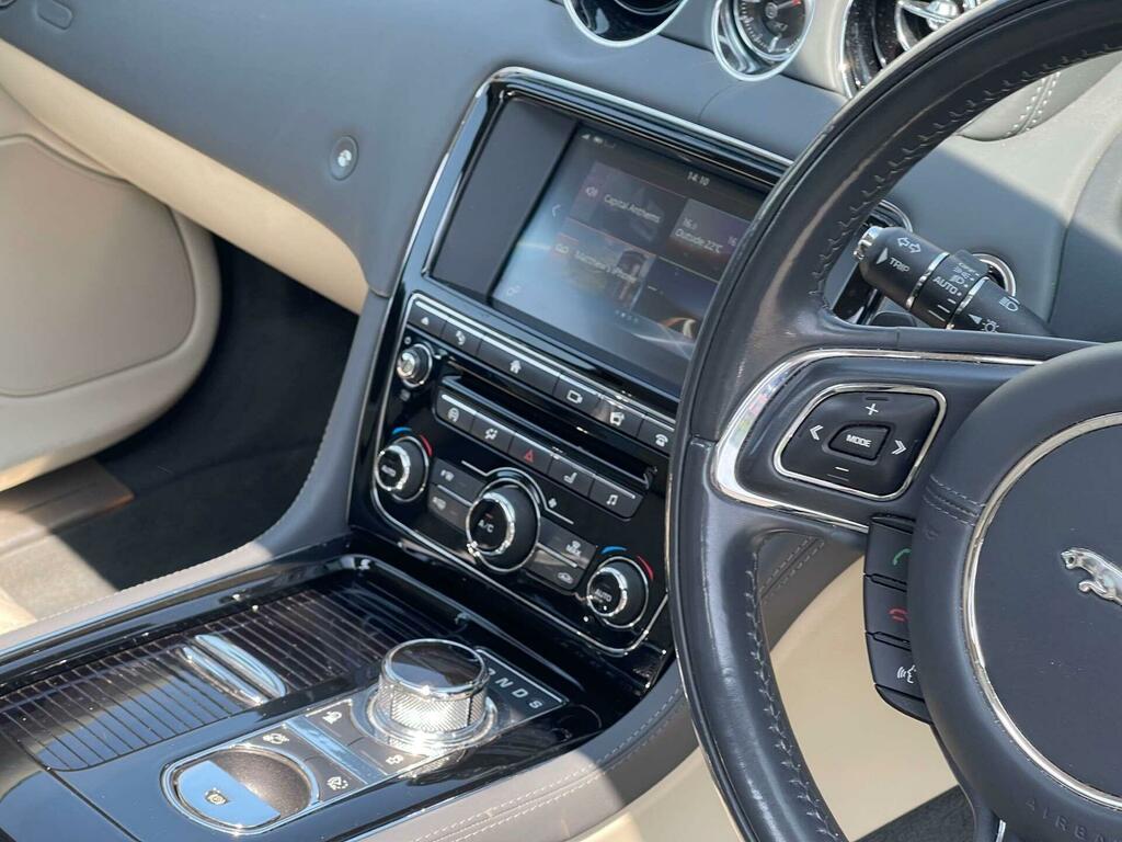 Jaguar XJ Saloon Black #13