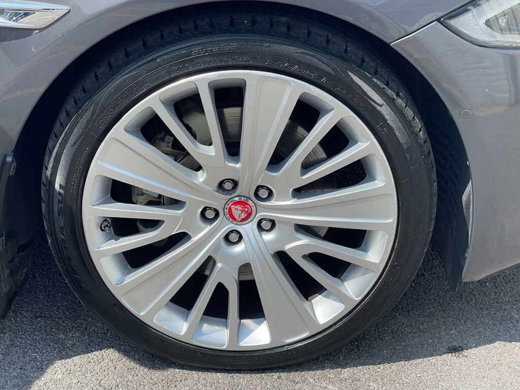 Jaguar XJ Saloon Black #89