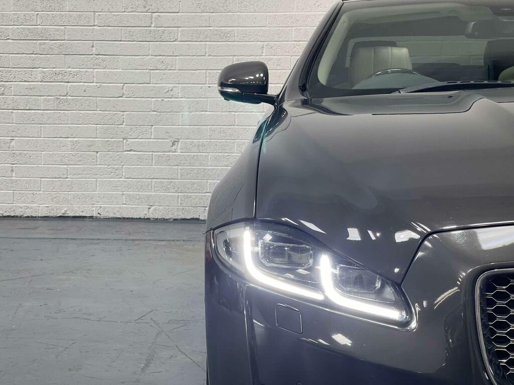 Jaguar XJ Saloon Black #78